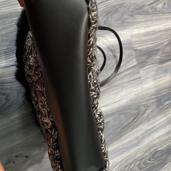 Crocheted with synthetic black fur and faux leather tote - Picture 6 of 6